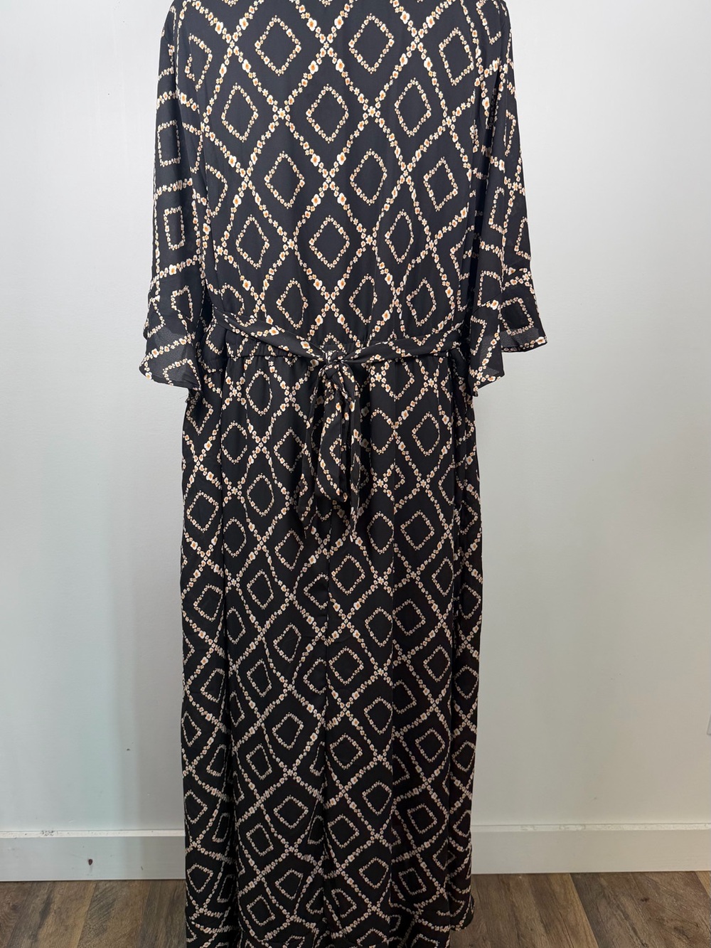Torrid Size 3 Faux Wrap Black Maxi Dress Black Geometric Tie Waist 3/4 Sleeve - Picture 2 of 10